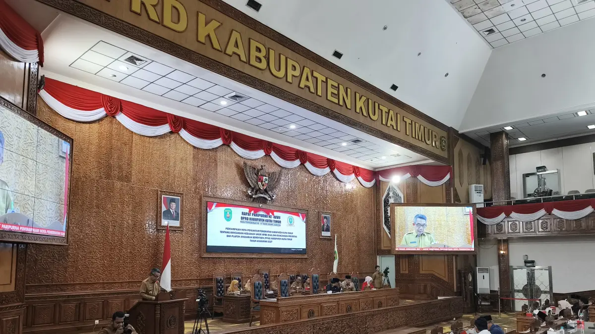 Rapat Paripurna Penyampaian Nota Pengantar Pemkab Kutim tentang Rencana Kebijakan Umum APBD (KUA) dan Rancangan Prioritas dan Plafon Anggaran Sementara (PPAS) Kabupaten Tahun Anggaran 2027, Senin (27/7). (JUFRIADI/KP)