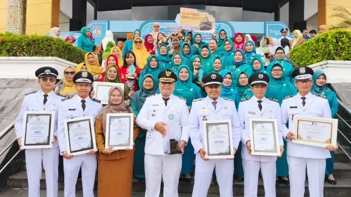 Camat dan para lurah serta ketua TP PKK Kecamatan dan kelurahan bersama seluruh kader PKK di Kecamatan Balikpapan Selatan. (LUPUS/KP)