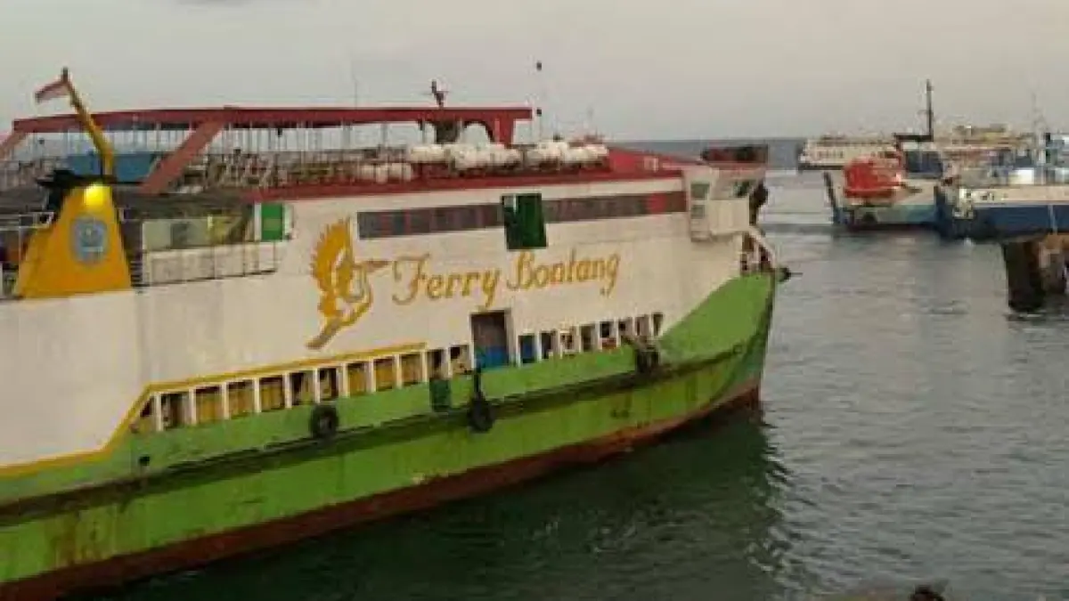 PENUH MASALAH: Aset yang diklaim milik Pemkot Bontang yakni KM Bontang Express II hingga kini keuntungan belum masuk kas daerah. FOTO: DOK/KP