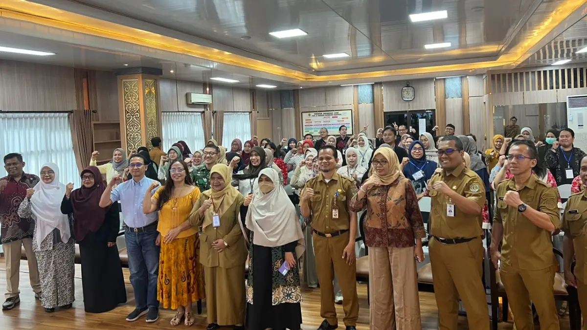 PERKUAT KOMPETENSI: Puluhan dokter, bidan, dan perawat dari puskesmas se-Balikpapan mengikuti praktik penanganan kegawatdaruratan pada Workshop PONEK yang digelar RSUD dr. Kanujoso Djatiwibowo (RSKD) di Balikpapan, Selasa (28/7/2026). (NURON/KP)