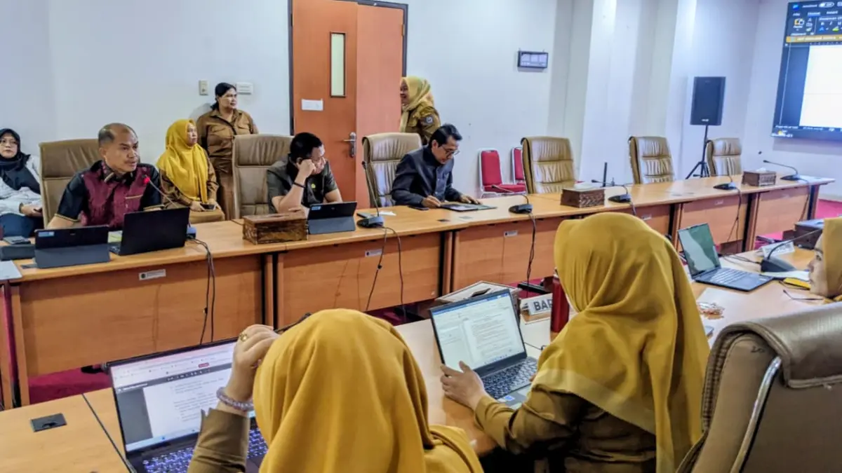 PERTEMUAN: Pansus RTRW DPRD Bontang kembali melanjutkan pembahasan raperda dengan OPD terkait. FOTO: ADIEL KUNDHARA/KP