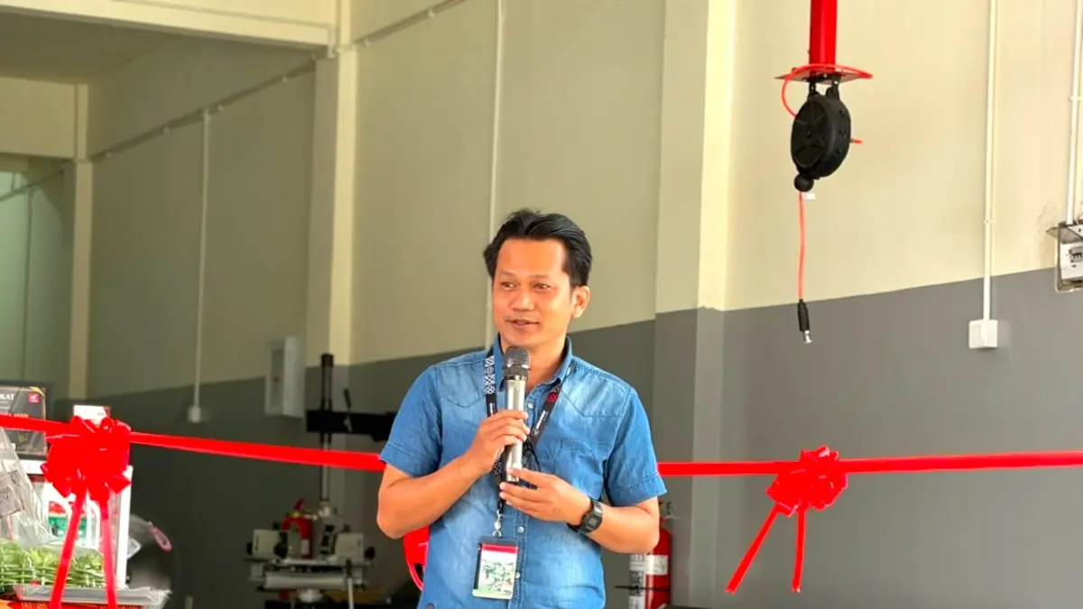 Technical Service Manager Astra Motor Kalimantan Timur 2 Ignatius Nindyatama menyampaikan sambutan dalam peresmian AHASS Sukses Perkasa Abadi  yang dilaksanakan Selasa (21/7).