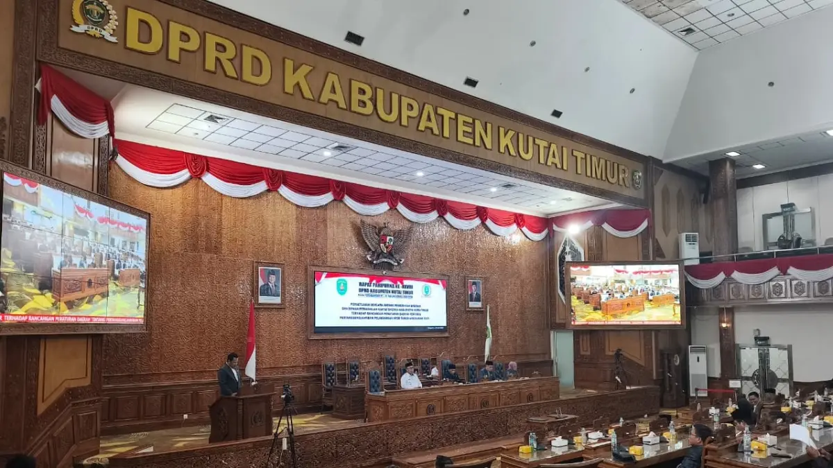 CATATAN: Rapat Paripurna DPRD Kutai Timur membahas persetujuan bersama Raperda tentang Pertanggungjawaban Pelaksanaan APBD Tahun Anggaran 2025 di Ruang Sidang Utama DPRD Kutim, Rabu (29/7). JUFRIADI/KP
