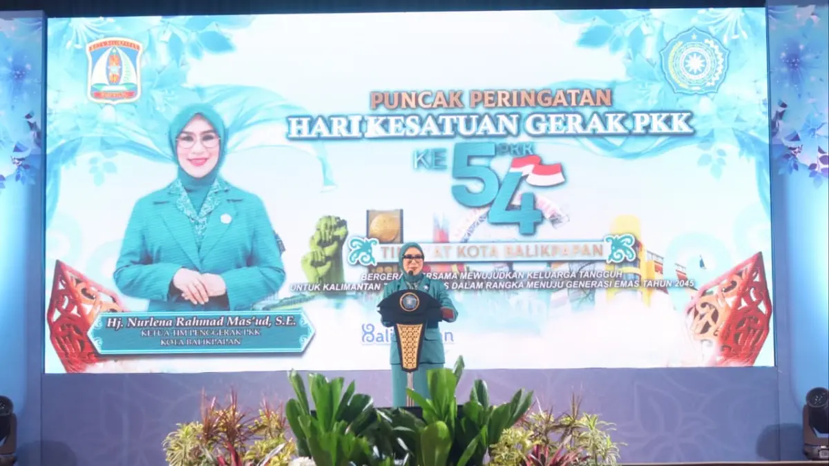 Ketua TP PKK Kota Balikpapan Nurlena Rahmad Mas’ud menyampaikan arah dan fokus program ke depan saat peringatan Hari Kesatuan Gerak (HKG) ke-54 di BSCC Dome, Selasa (28/7). (ANGGI PRADITHA/KALTIM POST)