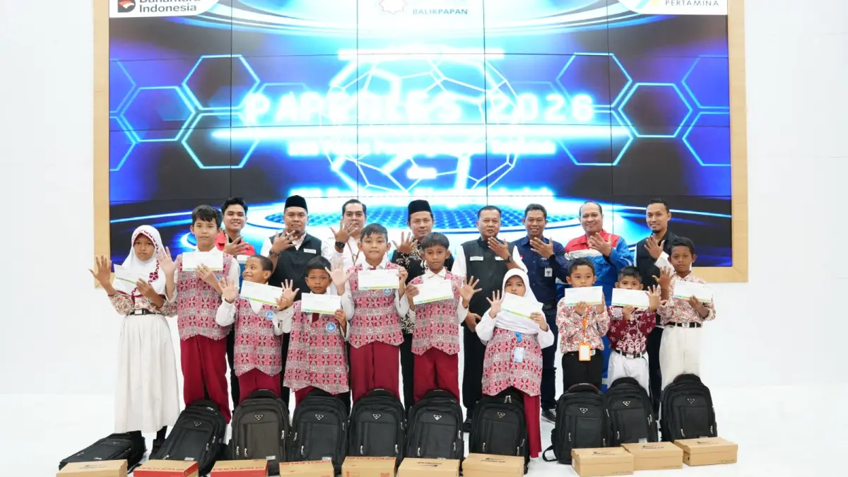 PEDULI PENDIDIKAN: Penyaluran bantuan pendidikan kepada 300 pelajar SD hingga SMA dalam kegiatan bertajuk “Paperles” di Gedung Eks Bioskop Banua Patra Balikpapan.
