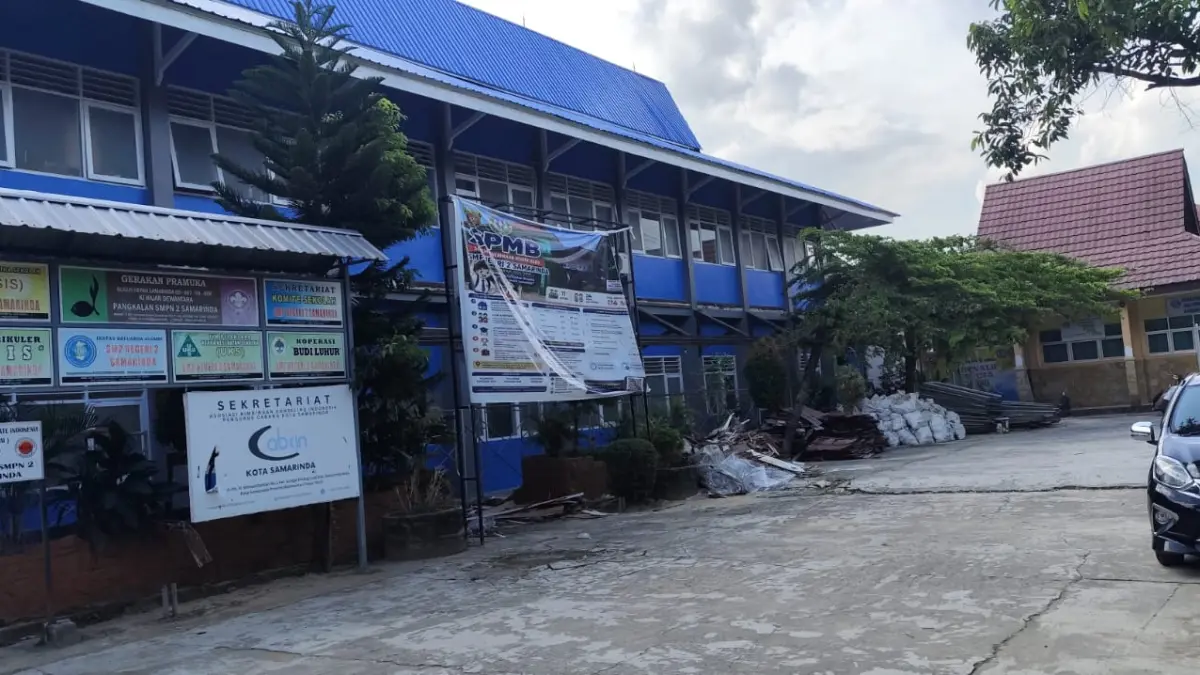 TUNGGU: Sekolah-sekolah di bawah naungan pemkot Samarinda hingga kini masih menunggu pembagian LKPD meski sudah dua minggu masuk sekolah pada tahun ajaran baru. (DENNY SAPUTRA/KP)