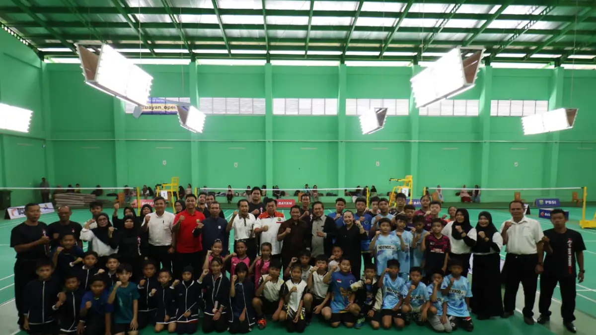 BERGULIR: Kejuaraan Bulu Tangkis Tingkat Kota Balikpapan 2026 bergulir. (ANGGI PRADITHA/KP)