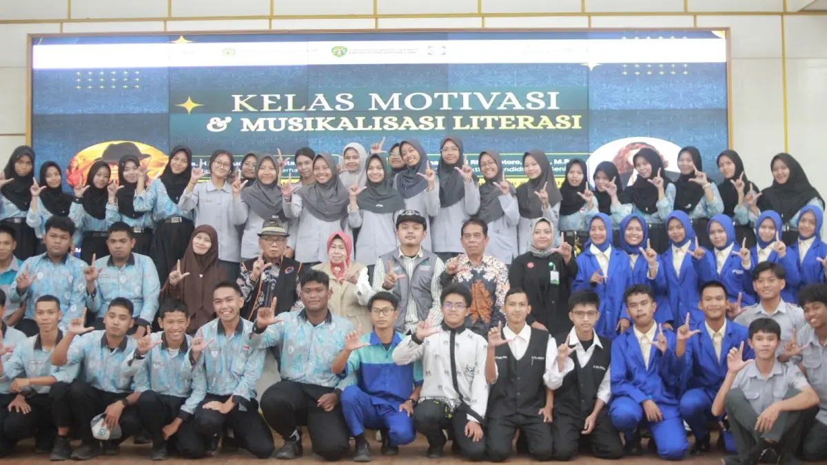 MOTIVASI: Lomba bertutur GPMB Kaltim turut memberikan kelas motivasi dan musikalisasi literasi di lantai 3 kantor Bupati PPU, Kamis (30/7/2026). (AHMAD MAKI/KP)