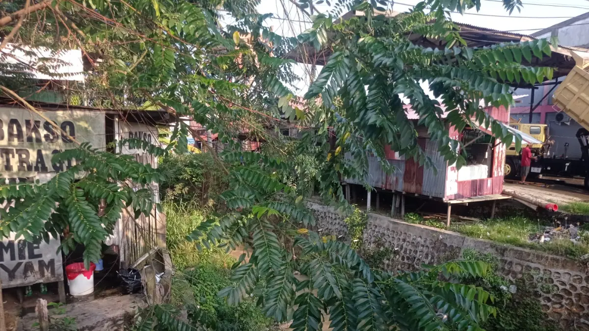 TABRAK REGULASI:&nbsp;Permukiman yang berada di atas bantaran sungai Bontang tidak sesuai regulasi yang ada, legislator Bontang beri sorotan. FOTO: ADIEL KUNDHARA/KP