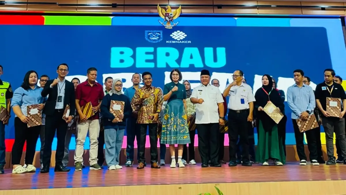 TEKAN PENGANGGURAN: Wakil Bupati Berau Gamalis menghadiri pembukaan Job Fair 2026 sebagai upaya memperluas kesempatan kerja dan penyerapan tenaga kerja lokal. 