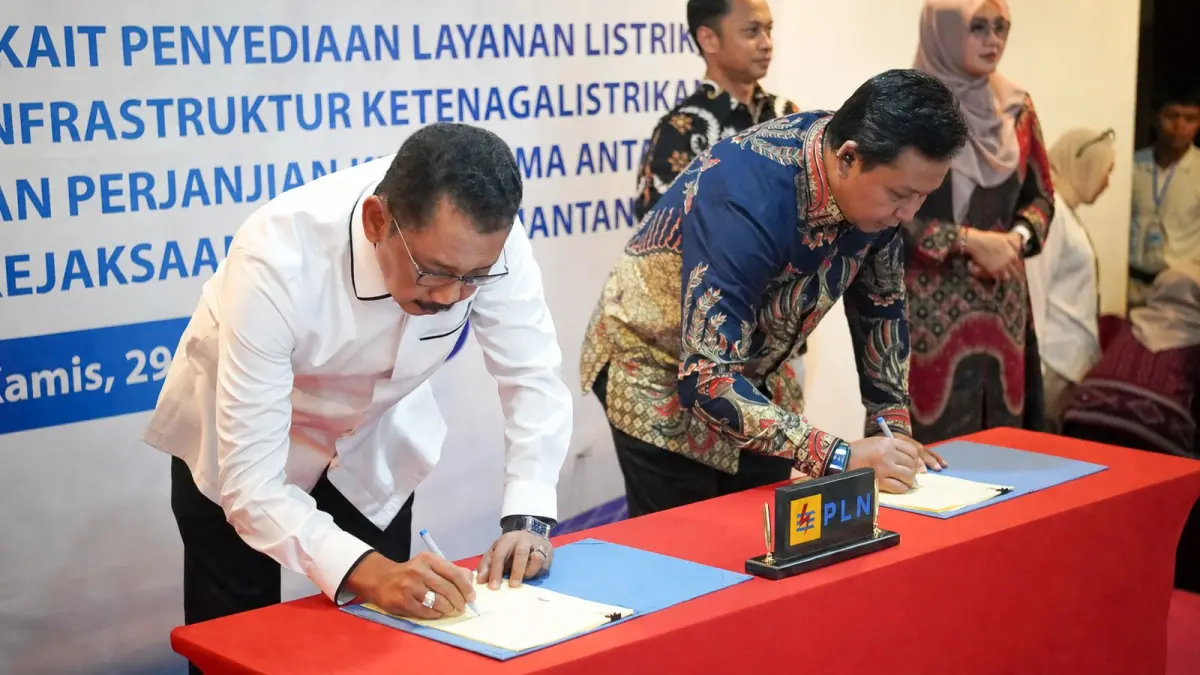 TEKEN PKS: GM PLN UIP Kalimantan Bagian Timur, Dewanto, dan Kajati Kalimantan Utara Yudi Indra Gunawan menandatangani Perjanjian Kerja Sama (PKS) sebagai bentuk penguatan kolaborasi dalam penanganan permasalahan hukum di bidang Perdata dan Tata Usaha Negara.