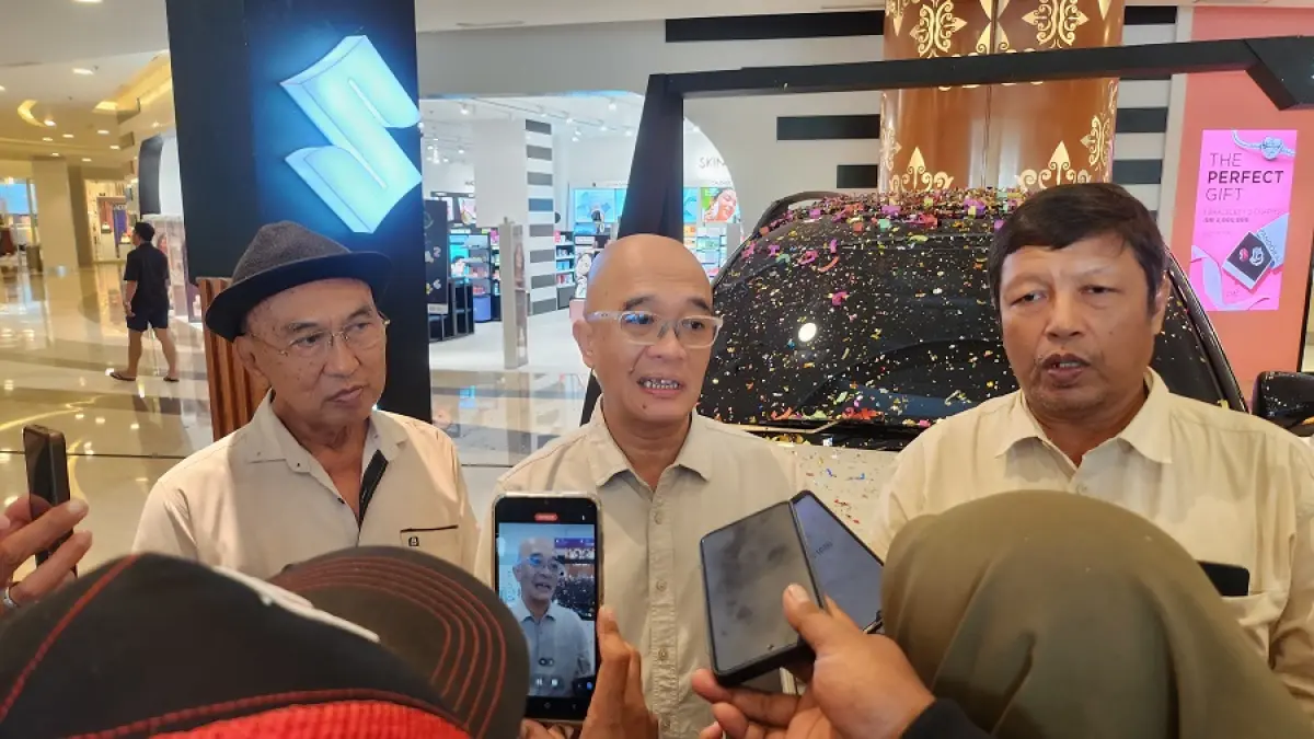 PENYESUAIAN: Chief Operating Officer Suzuki Samekarindo Indah Kaltim dan Kaltara Dekriswan Zihono menyebut tren pasar mulai berubah seiring meningkatnya minat masyarakat terhadap SUV. Hal ini juga yang mendorong mereka melakukan penyegaran pada XL7 hybrid. ULIL/KP