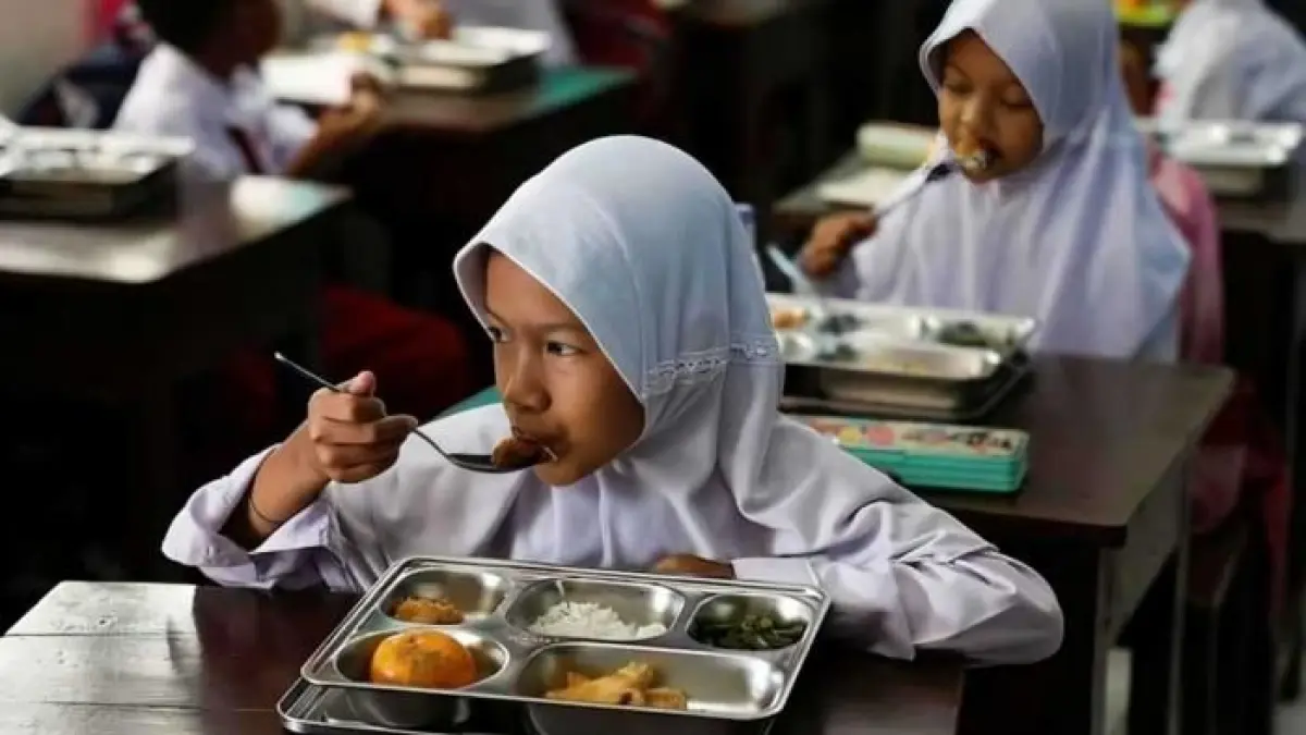 Ilustrasi siswa santap MBG (Foto : Pinterest).