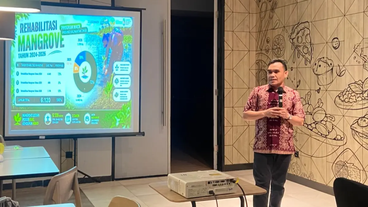 PAPARAN: Manajer M4CR Provincial Project Implementation Unit (PPIU) Kaltim, Asman Aziz, paparkan target pihaknya dalam rehabilitasi dan penanaman mangrove hingga akhir 2026. (AINUR/KP)