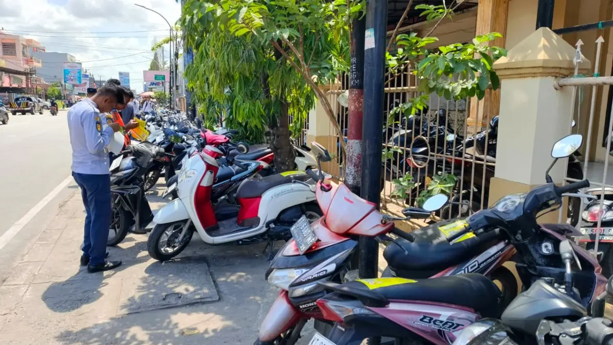 SANKSI: Pelajar yang belum memiliki SIM dan tetap membawa sepeda motor ke sekolah akan ditindak tegas Dishub Samarinda. HAFIZ/KP