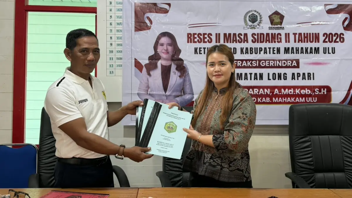 TERIMA ASPIRASI: Ketua DPRD Mahulu Devung Paran menerima aspirasi warga Kampung Tiong Bu