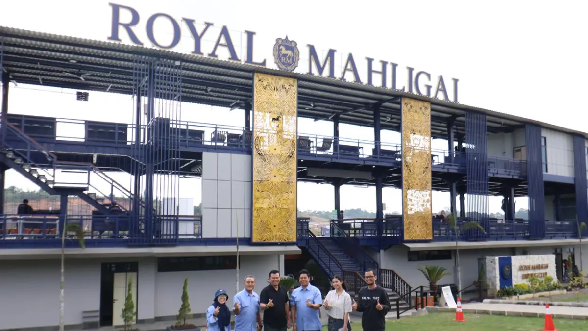 KOMUNIKASI: Direksi Kaltim Post melakukan kunjungan silaturahmi ke Royal Mahligai Golf Driving Club, Kamis (30/7), sebagai upaya mempererat hubungan sekaligus membuka peluang kolaborasi dalam mendukung pengembangan sektor pariwisata. ANGGI/KP