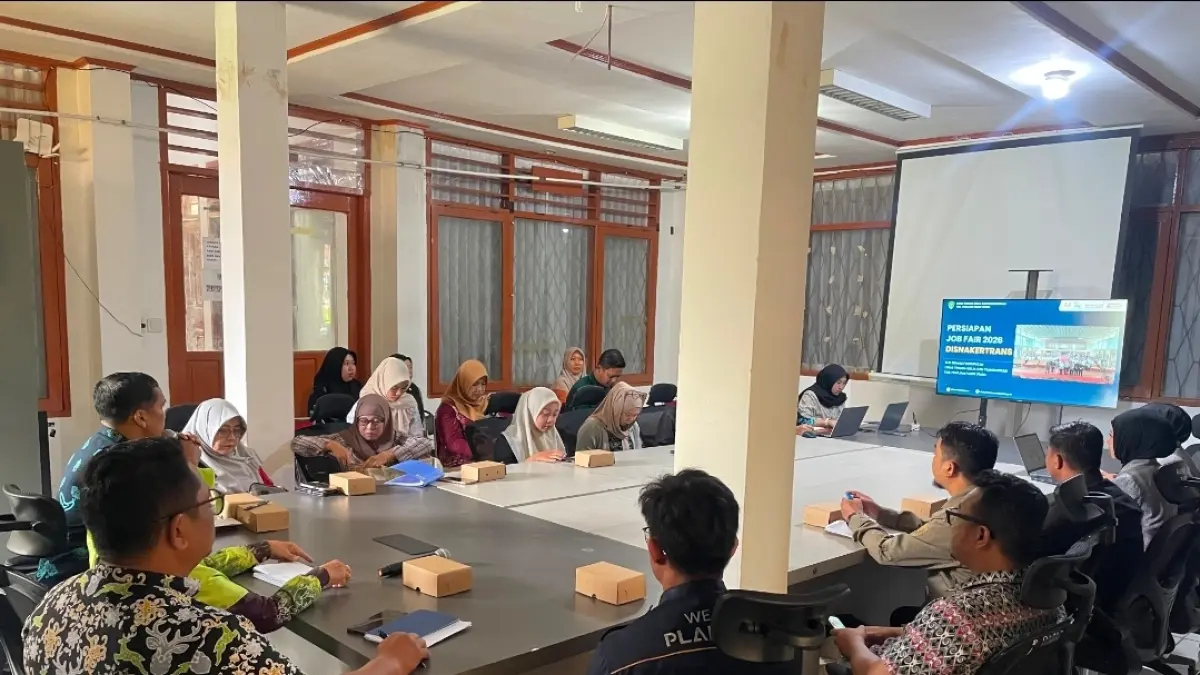 MATANGKAN: Disnakertrans PPU bersama Bursa Kerja Khusus (BKK) serta perwakilan perusahaan menggelar technical meeting persiapan pelaksanaan Job Fair 2026, Kamis (30/7/2026). (AHMAD MAKI/KP)