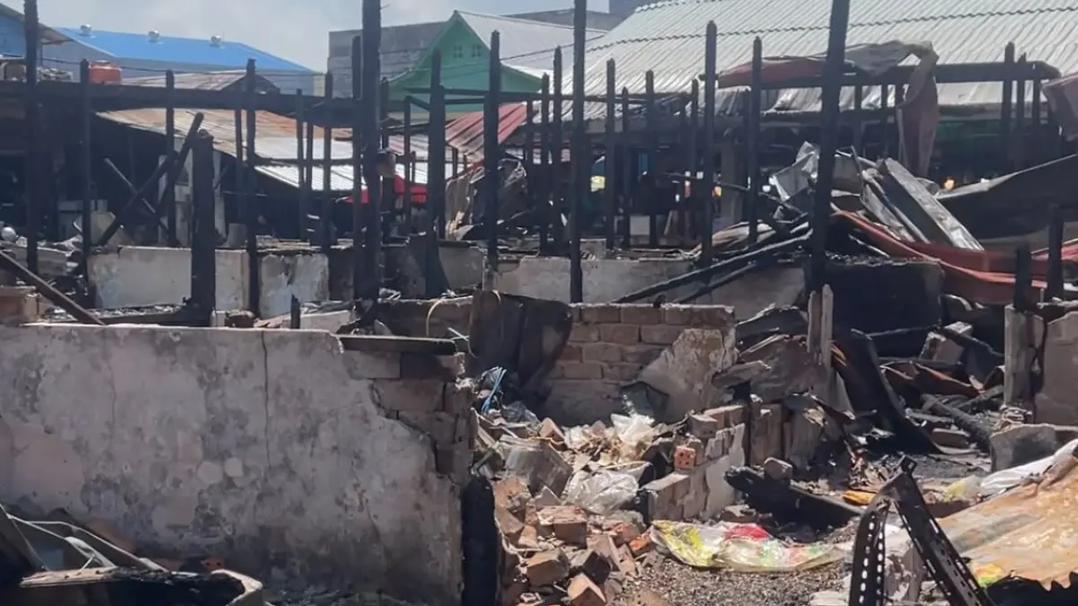 Pasar Sepinggan Balikpapan yang terbakar. (FOTO M TAUFIK/KP)