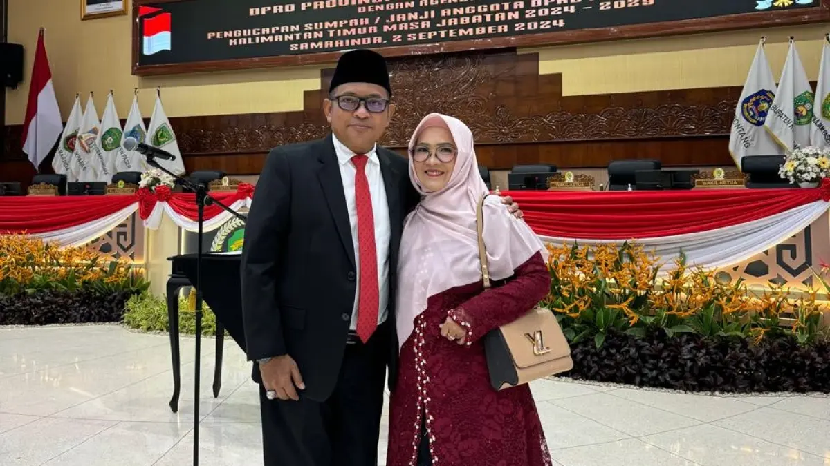 SEJALAN: Iim Rahman bersama sang suami La Ode Nasir yang sudah lebih dulu memperjuangkan masa depan masyarakat lewat dunia politik. IST/KP