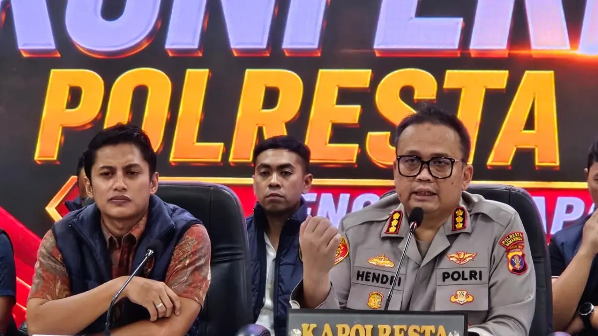 BEBER DATA: Kapolresta Samarinda Kombes Pol Hendri Umar didampingi Kasatresnarkoba Kompol Bangkit Dananjaya menjelaskan tren peredaran narkotika jenis baru etomidate di Samarinda.&nbsp;