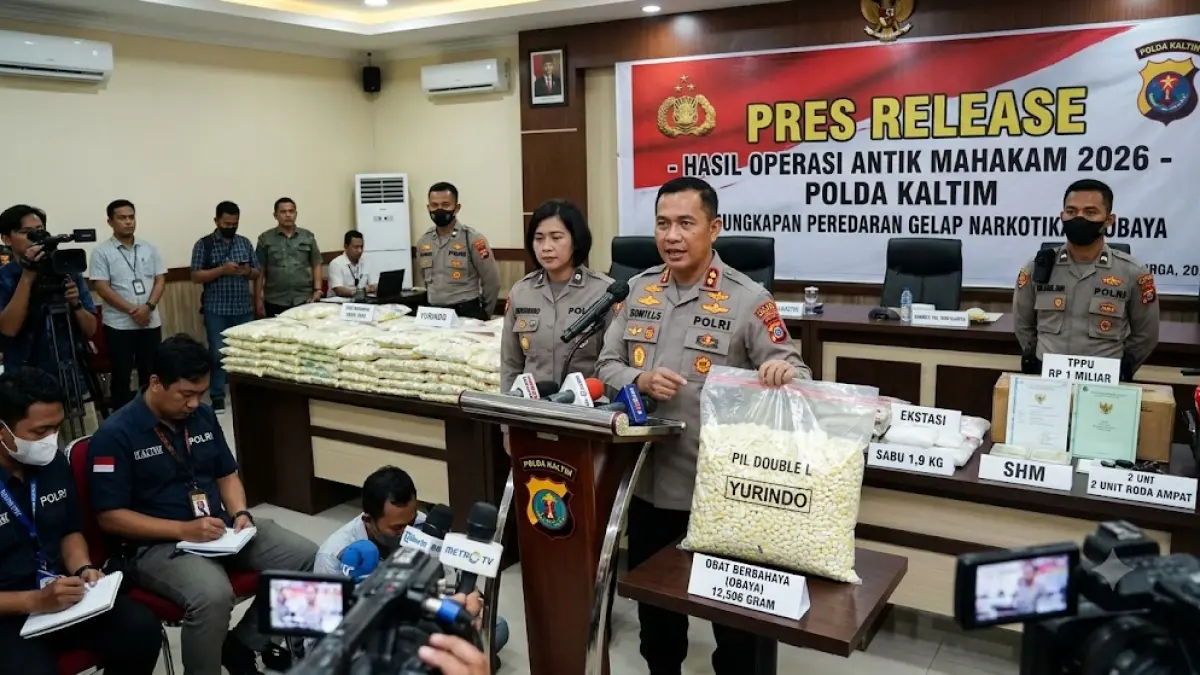 Ilustrasi press realease Polda Kaltim terkait pengungkapan peredaran gelap narkotiba dan obaya.(generate ai)