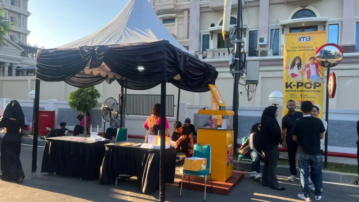 Indosat 5G Fest menghadirkan pelatihan Artificial Intelligence (AI) untuk memperkenalkan pemanfaatan teknologi digital dalam mendukung kreativitas, pembelajaran, dan pengembangan usaha di Balikpapan. (NURON/KALTIM POST)