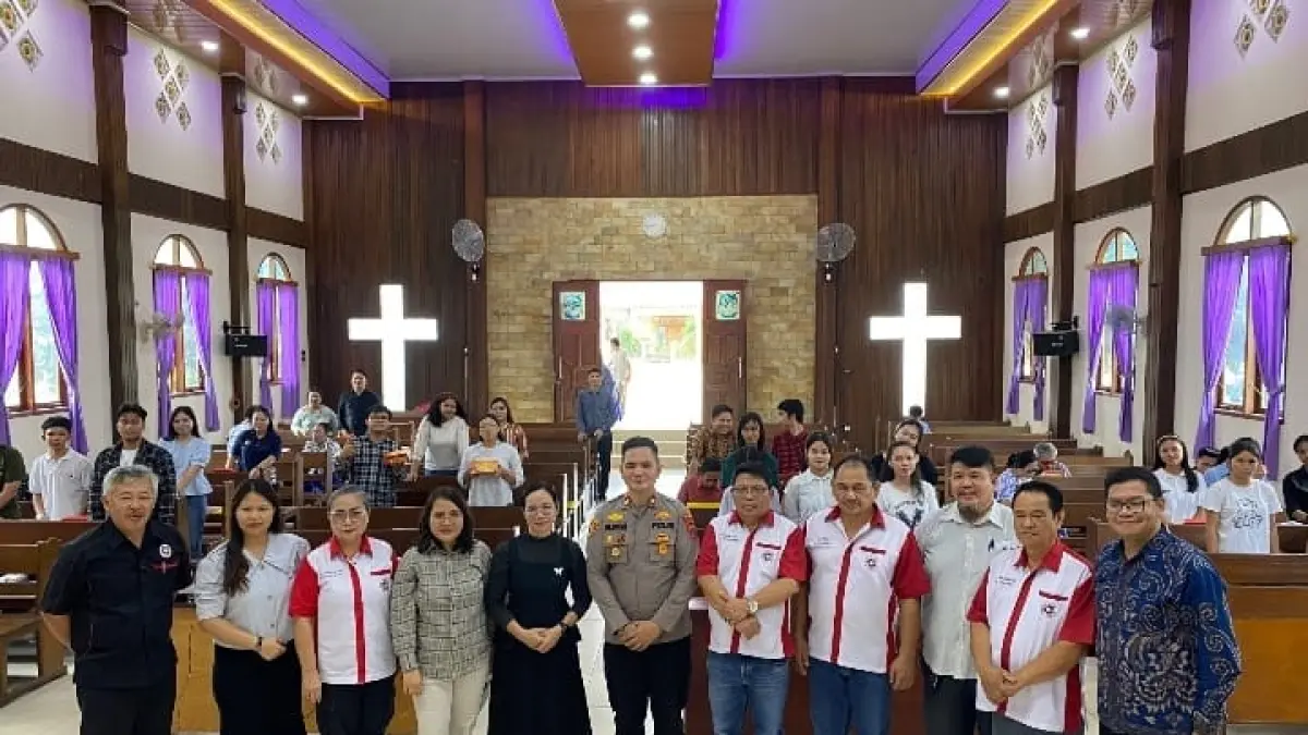 KARAKTER BANGSA: Kapolsek Bentian Besar, Iptu Eddy Nelson Bojoh menyampaikan materi wawasan kebangsaan dalam kegiatan yang digagas Kawanua Kutai Barat. IST/KP
