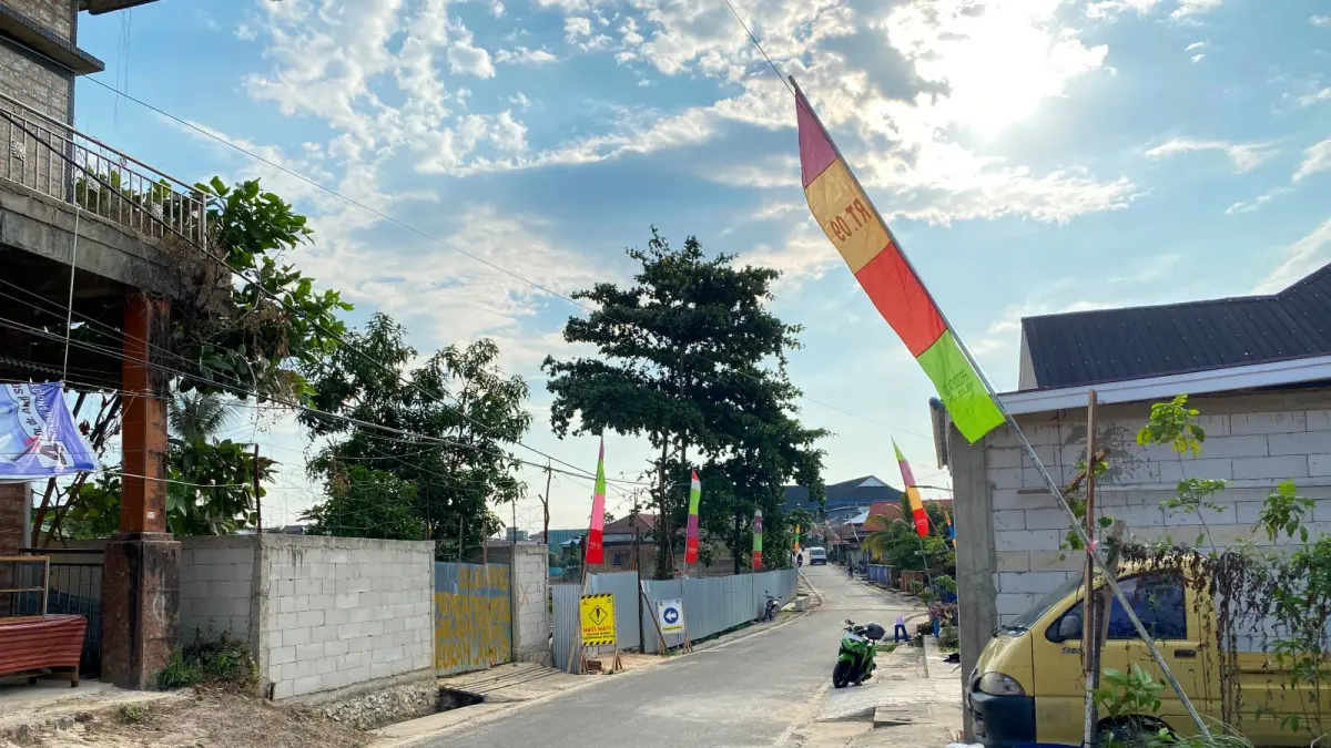 MASIH DIKERJAKAN:&nbsp;Proyek pembangunan Polder Tanjung Laut masih dikebut oleh kontraktor dengan lokasi saat ini ditutup untuk memudahkan proses pengerjaan. FOTO: ADIEL KUNDHARA/KP