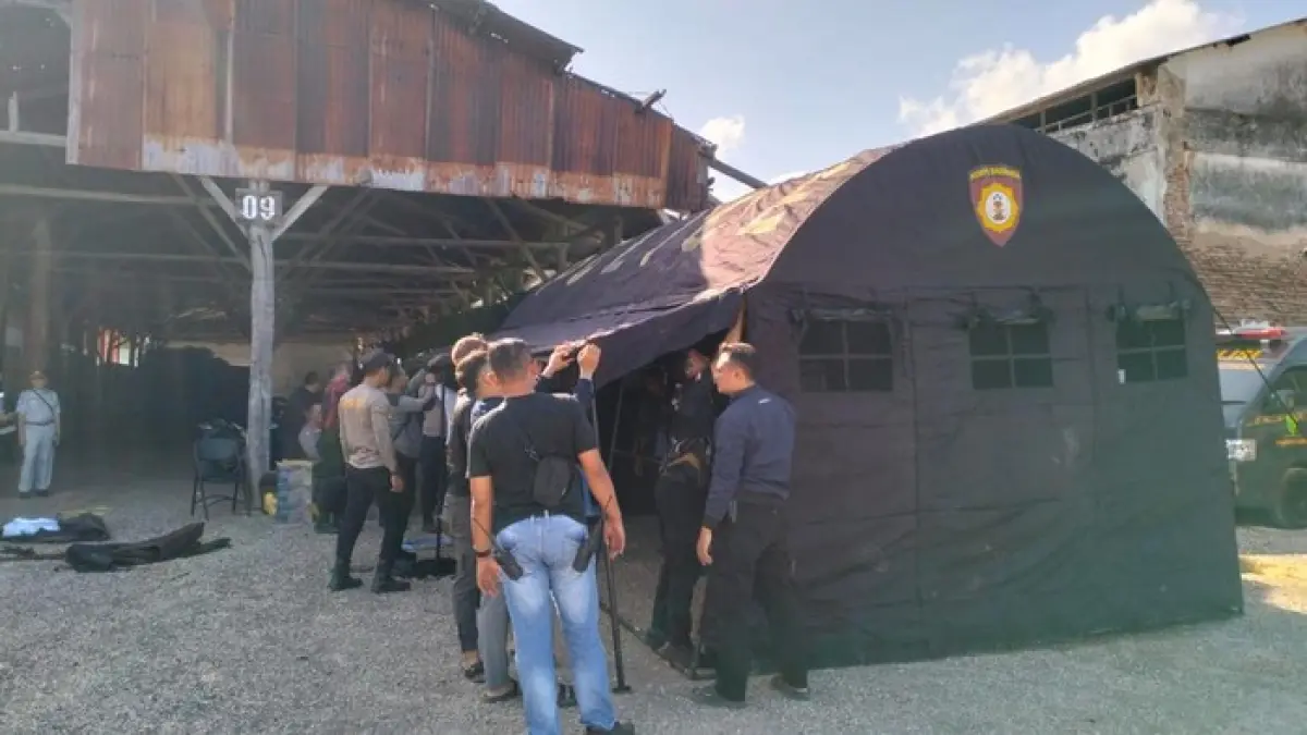 PENANGANAN KORBAN: Posko penanganan korban kebakaran KM Mutiara Sentosa II yang dibangun di Pelabuhan Kalianget, Sumenep.(IST)