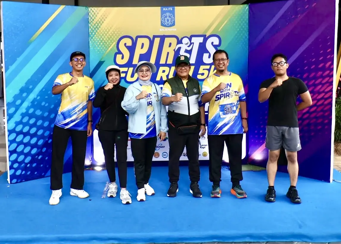 Pengurus IKA ITS Balikpapan, panitia, dan Wawali Balikpapan Bagus Susetyo.