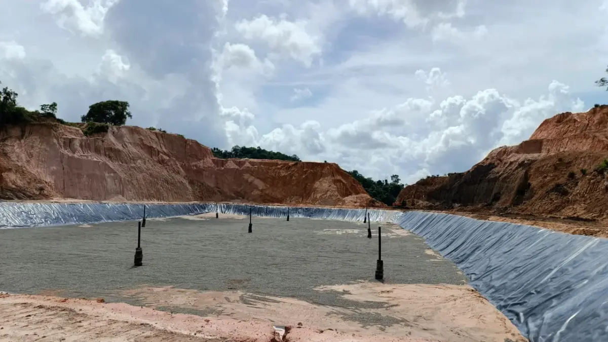 SAMPAH: Zona II TPA Sambutan resmi beroperasi (30/7) dengan menerapkan metode sanitary landfill menggantikan sistem open dumping. (HAFIZ/KP)