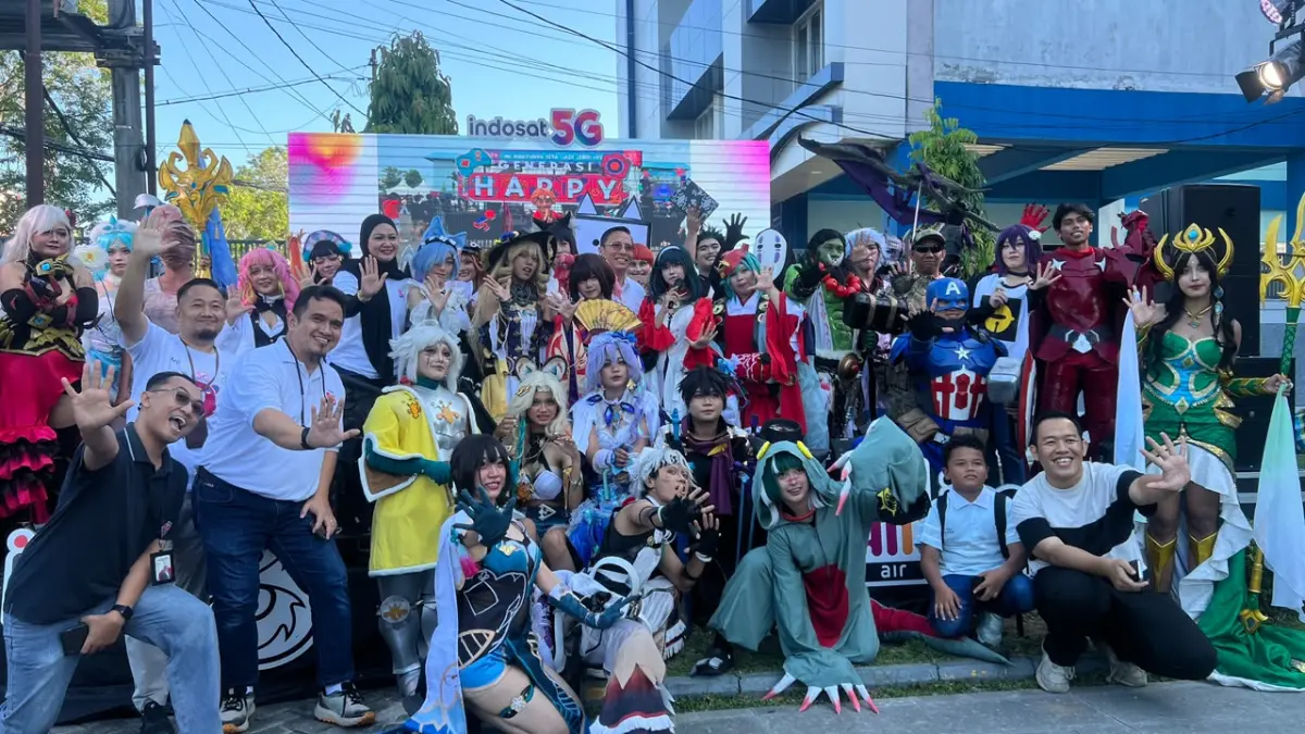 Sejumlah peserta tampil memerankan karakter anime, gim, film, dan komik dalam kompetisi cosplay pada Indosat 5G Fest di Kantor Indosat Balikpapan, Sabtu (1/8).  (NURON/KALTIM POST)