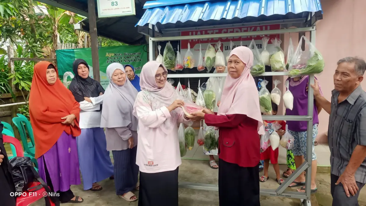 WAKIL RAKYAT: Iim Rahman terus berusaha memperjuangkan berbagai program yang menyentuh langsung kehidupan masyarakat.