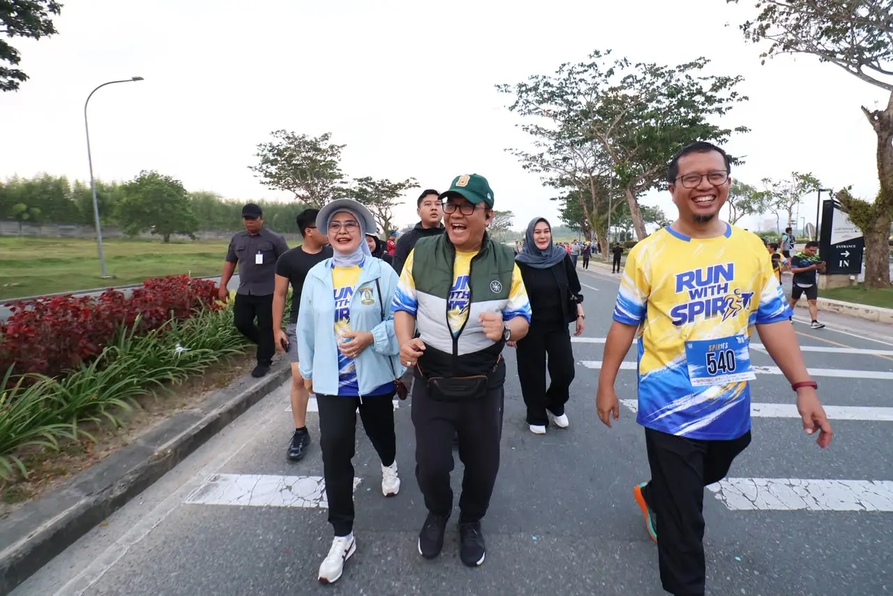 Wawali Balikpapan Bagus Susetyo bersemangat mengikuti Fun Run gelaran IKA ITS.