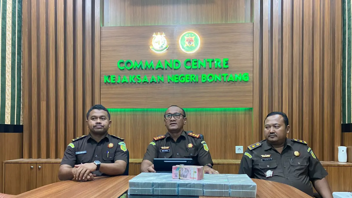 Kejari Bontang menargetkan penetapan status dan pihak yang bertanggung jawab pada dugaan kasus korupsi pembangunan Tugu Selamat Datang Bontang bakal rampung bulan ini, seiring menunggu hasil Penghitungan Kerugian Keuangan Negara (PKKN) dari Inspektorat Bontang. (FOTO: ADHIEL KUNDARA/KP)