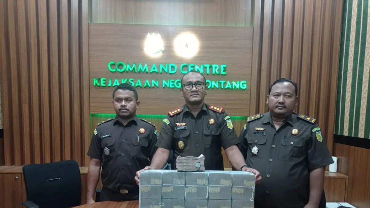 KONFERENSI PERS:&nbsp;Kejari Bontang membeberkan kasus tipikor perjalanan dinas bimtek di Dishub Bontang yang sudah keluar putusan dari Pengadilan Tipikor Samarinda. (FOTO: ADIEL KUNDHARA/KP)