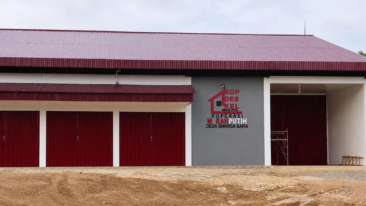 SELESAI: Bangunan KDKMP Desa Swarga Bara, Kutim yang telah rampung 100 persen. Secara keseluruhan, baru 24 dari target 141 gedung KDKMP di Kutim yang selesai dibangun.