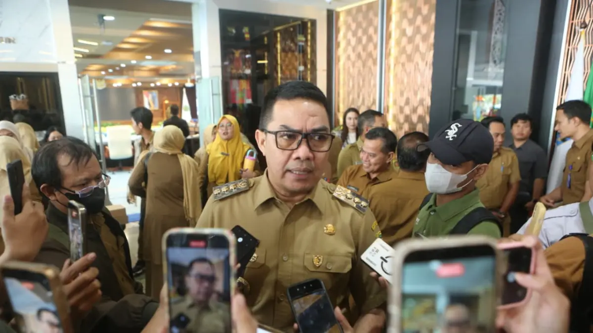 Wali Kota Samarinda, Andi Harun, saat dikonfirmasi awak media pada agenda rapat koordinasi pengelolaan keuangan daerah se-Kaltim, Senin (3/8) di Kantor Gubernur Kaltim, Samarinda. (FOTO/RAMA SITOHANG)