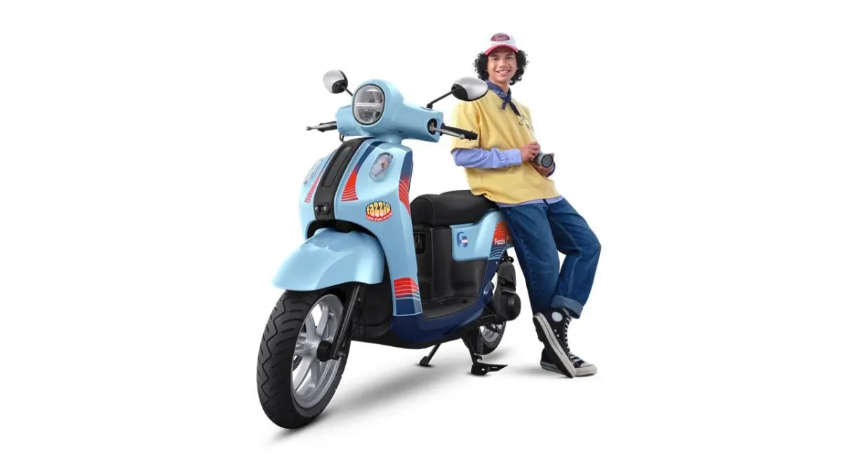 MAKIN BERGAYA: Special Edition terbaru ini mengusung warna dasar Dull Blue yang dipadukan dengan grafis bernuansa Retro Summer pada bagian body samping dan dasi depan motor.