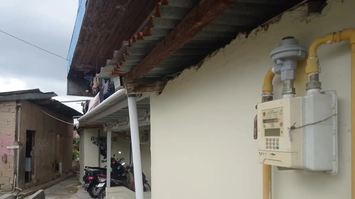 TERHENTI DISTRIBUSI:&nbsp;Pelanggan jargas di wilayah Berebas Tengah saat ini harus beralih menggunakan tabung gas pasalnya PT BME menghentikan suplai akibat bocornya pipa imbas pengerjaan proyek drainase di Jalan Zamrut. (DOK/KP)