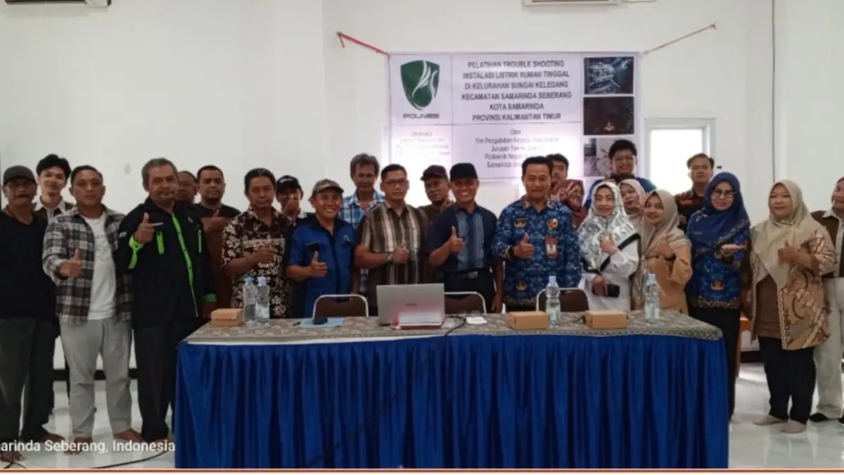Tim dosen dari Jurusan Teknik Elektro, Polnes menggelar pelatihan ilmu kelistrikan untuk mencegah korsleting listrik. (FOTO AKBAR/KP)