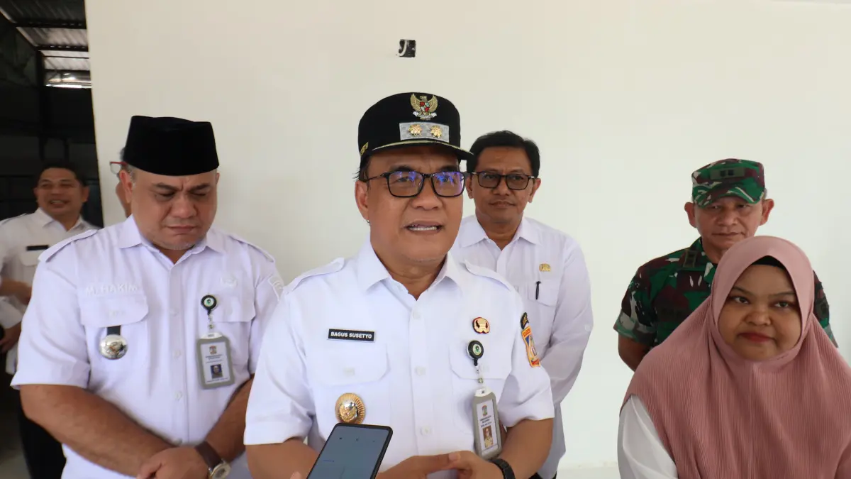 BEBER DATA: Wakil Wali Kota Balikpapan Bagus Susetyo saat menyampaikan progres perkembangan 34 Koperasi Kelurahan Merah Putih (KKMP) di Balikpapan. Pemkot Balikpapan memastikan seluruh koperasi kelurahan telah aktif beroperasi meningkatkan ekonomi warga meski pembangunan fisik gudang dan outlet masih dalam tahap penyelesaian.