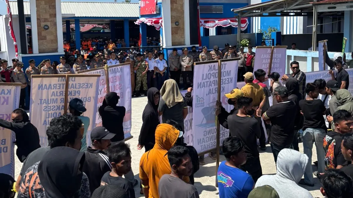 Massa TKBM menggelar aksi dama di KUPP Kuala Samboja. (IST)