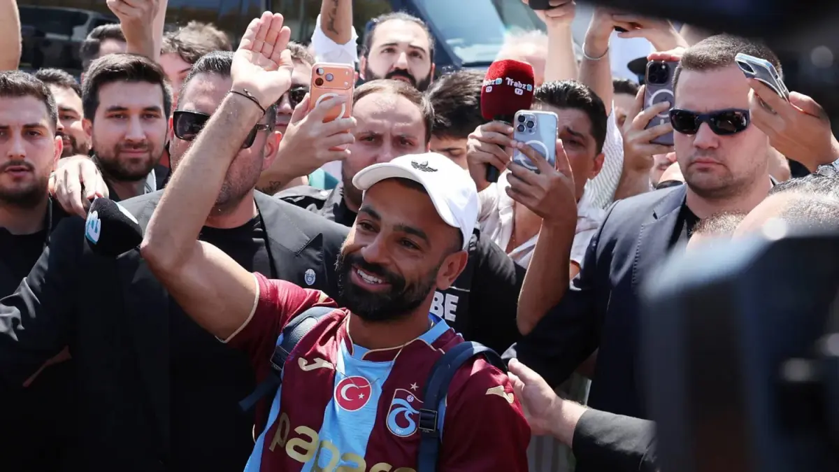 Mohamed Salah resmi bergabung dengan Trabzonspor. Dalam kontraknya, bintang asal Mesir itu mendapat hak atas seluruh keuntungan penjualan jersey di luar Turki. (REUTERS)