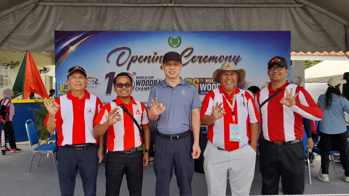 Muhammad Jamil (dua kiri) memimpin pertandingan Final World Cup Woodball di Malaysia.