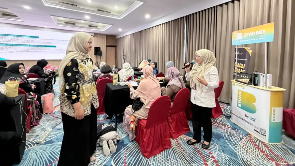 PEMAHAMAN: Narasumber dari BSI (batik hitam) turut memberikan pemahaman KUR kepada pelaku usaha.