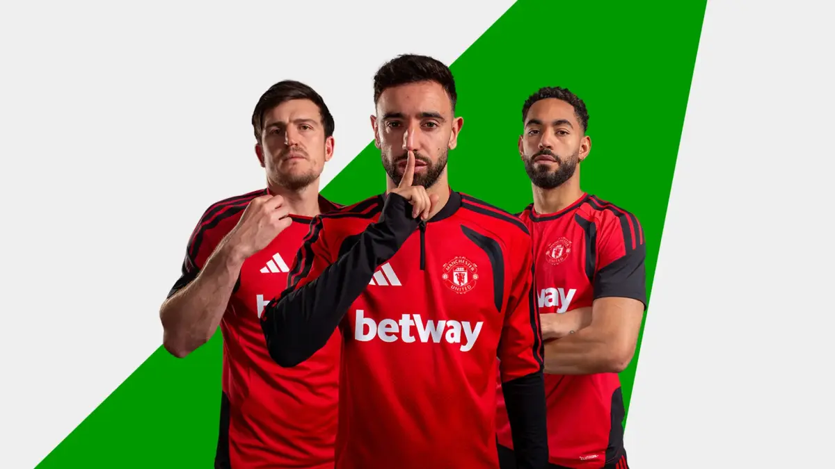 Pemain Manchester United mengenakan jersey latihan dengan logo Betway. Perusahaan judi asal Inggris itu resmi menjadi sponsor perlengkapan latihan The Red Devils musim 2026–2027. (BETWAY INSIDER)