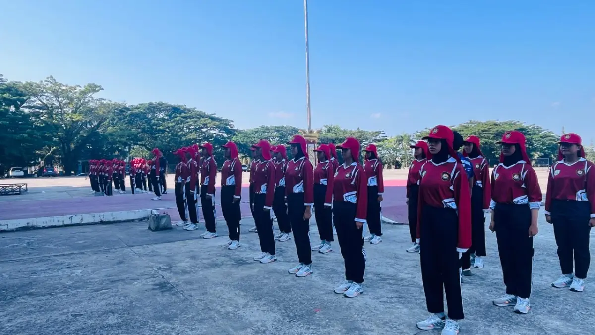 SIAP BERTUGAS: 45 calon pengibar bendera pusaka Kabupaten Kutai Barat terus berlatih dengan semangat tinggi. K SUNARDI/KP