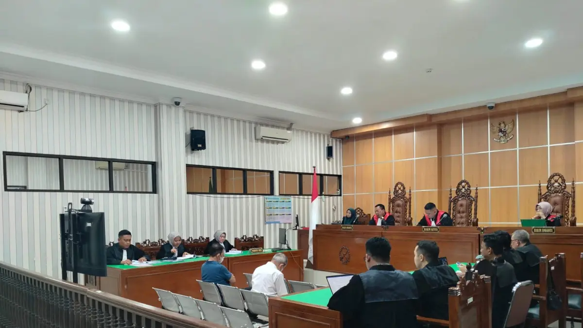Tim Jaksa Penuntut Umum (JPU) gabungan Kejati Kaltim dan Kejari Kutai Kartanegara saat membacakan tanggapan atas eksepsi terdakwa perkara korupsi PT Jembayan Muara Bara (JMB) di Pengadilan Tipikor Samarinda, Selasa (4/8/2026). (BAYU/KP)
